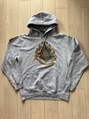 The Harry Potter Shop at Platform 9 3/4 Official Gray Hoodie Women’s Size Medium